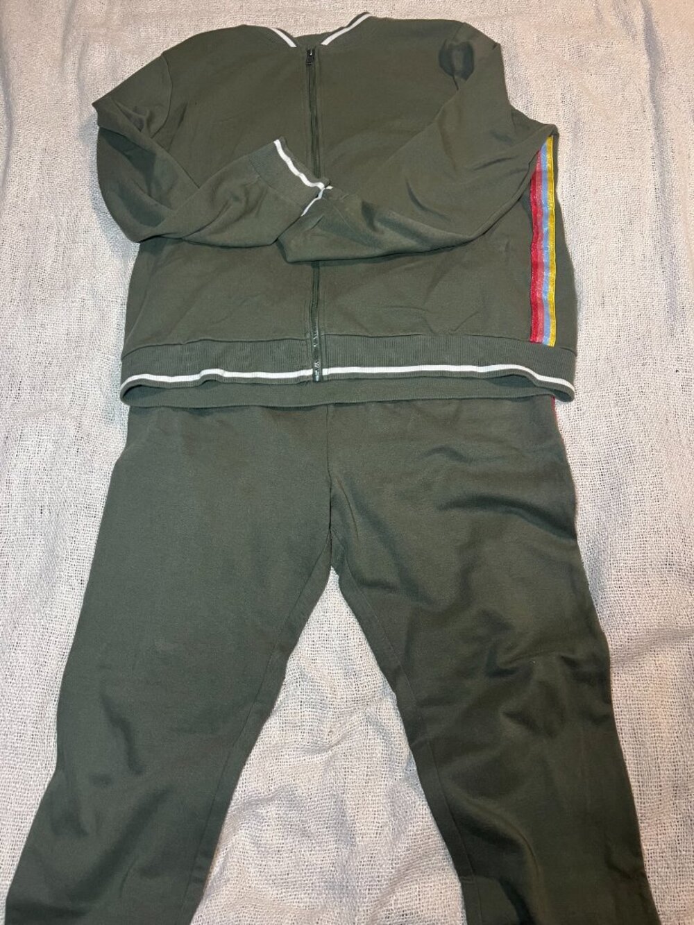 Sporty 2-piece track jacket and sweatpants lounge set